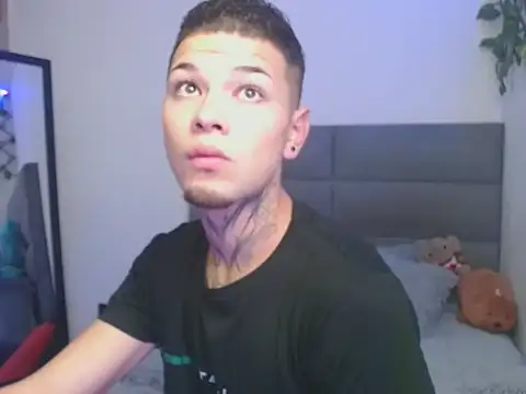 Snapshot of MarceloMilk chatting on October 2025 05:18:01 AM MarceloMilk online show from October 2025 05:18:01 AM