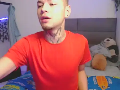 Snapshot of MarceloMilk chatting on October 2025 04:45:02 AM MarceloMilk online show from October 2025 04:45:02 AM