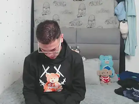 Snapshot of MarceloMilk chatting on October 2025 09:06:01 PM MarceloMilk online show from October 2025 09:06:01 PM