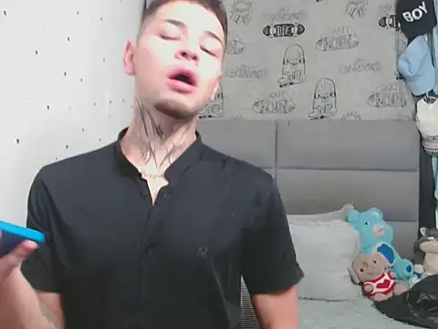 Snapshot of MarceloMilk chatting on October 2025 02:34:01 AM MarceloMilk online show from October 2025 02:34:01 AM