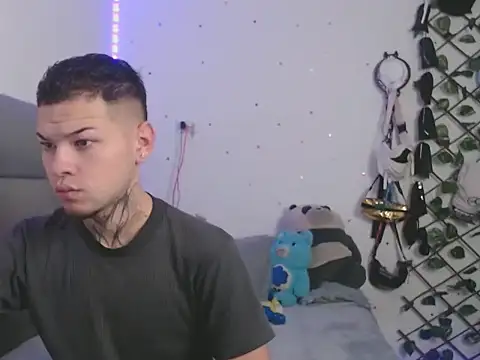 Snapshot of MarceloMilk chatting on October 2025 03:51:01 AM MarceloMilk online show from October 2025 03:51:01 AM