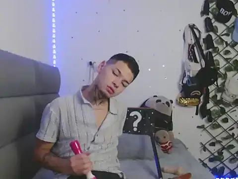 Snapshot of MarceloMilk chatting on October 2025 01:44:01 AM MarceloMilk online show from October 2025 01:44:01 AM