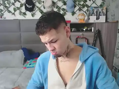 Snapshot of MarceloMilk chatting on October 2025 10:25:02 PM MarceloMilk online show from October 2025 10:25:02 PM