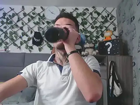 Snapshot of MarceloMilk chatting on October 2025 04:58:01 AM MarceloMilk online show from October 2025 04:58:01 AM