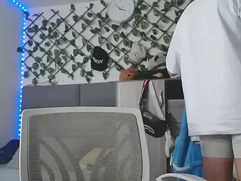 Snapshot of MarceloMilk chatting on November 2025 02:13:01 AM MarceloMilk online show from November 2025 02:13:01 AM