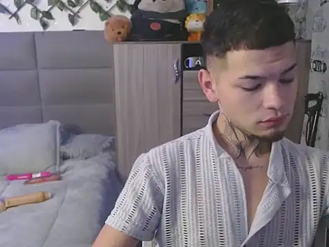 Snapshot of MarceloMilk chatting on November 2025 04:55:02 AM MarceloMilk online show from November 2025 04:55:02 AM