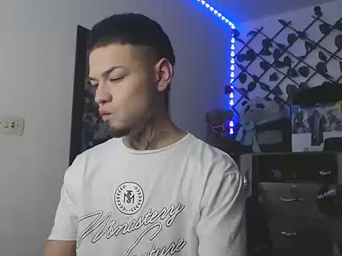 Snapshot of MarceloMilk chatting on November 2025 04:56:01 AM MarceloMilk online show from November 2025 04:56:01 AM