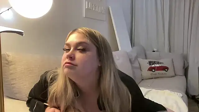 blairbella online show from December 2024 05:07:02 PM