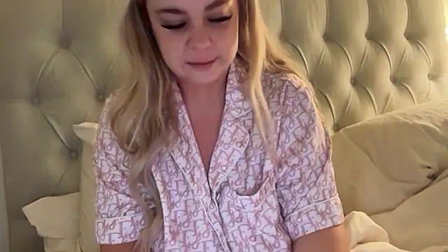 Snapshot of blairbella chatting on October 2025 06:37:02 AM blairbella online show from October 2025 06:37:02 AM