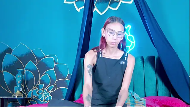 Lunamistyc online show from October 2025 07:33:01 PM