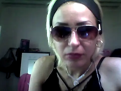 ariana crazzy online show from February 2025 03:26:01 PM