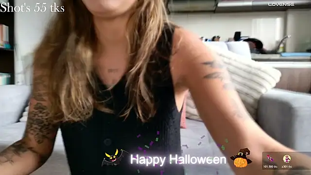 Snapshot of Emmy_petit chatting on October 2025 03:36:01 PM Emmy petit online show from October 2025 03:36:01 PM