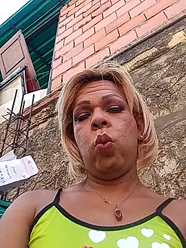 Snapshot of blondebitchlitle chatting on September 2025 06:57:01 PM blondebitchlitle online show from September 2025 06:57:01 PM