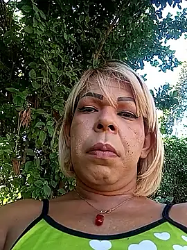 Snapshot of blondebitchlitle chatting on October 2025 01:34:01 PM blondebitchlitle online show from October 2025 01:34:01 PM