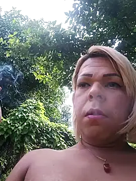 Snapshot of blondebitchlitle chatting on October 2025 03:00:01 PM blondebitchlitle online show from October 2025 03:00:01 PM