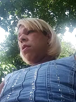 Snapshot of blondebitchlitle chatting on November 2025 05:23:01 PM blondebitchlitle online show from November 2025 05:23:01 PM