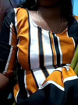 Snapshot of Tamillminnal chatting on January 2025 05:41:01 PM Tamillminnal online show from January 2025 05:41:01 PM