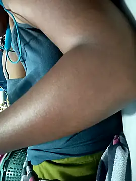 Snapshot of Tamillminnal chatting on January 2025 05:42:01 PM Tamillminnal online show from January 2025 05:42:01 PM