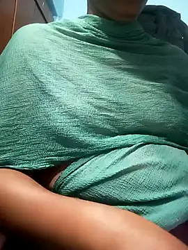 Snapshot of Tamillminnal chatting on January 2025 01:02:01 PM Tamillminnal online show from January 2025 01:02:01 PM