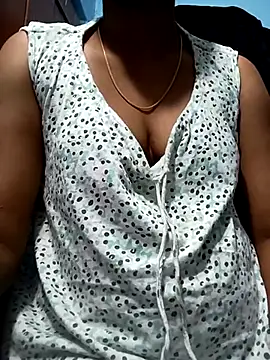 Snapshot of Tamillminnal chatting on February 2025 05:22:02 PM Tamillminnal online show from February 2025 05:22:02 PM