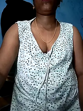 Snapshot of Tamillminnal chatting on March 2025 06:12:02 PM Tamillminnal online show from March 2025 06:12:02 PM