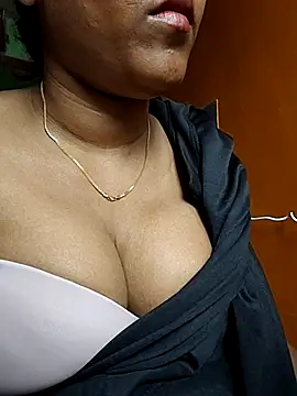 Snapshot of Tamillminnal chatting on September 2025 08:03:02 AM Tamillminnal online show from September 2025 08:03:02 AM