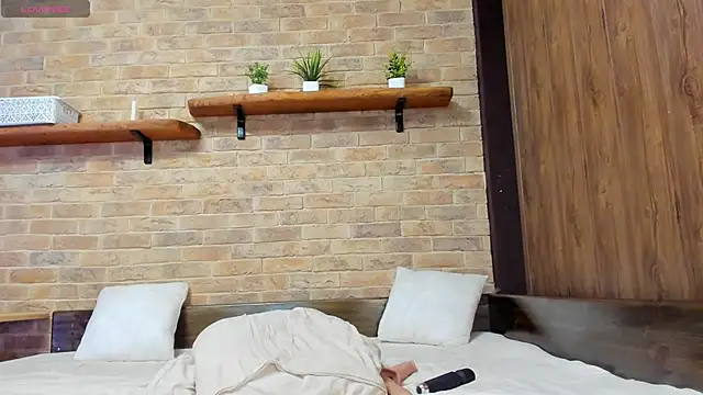 Lizzyvixxx online show from February 2025 01:28:02 PM