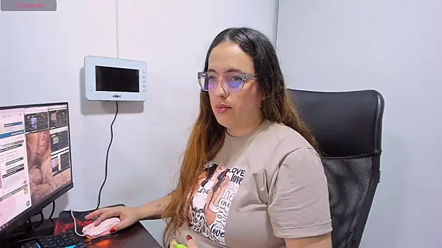 Snapshot of sussan_miller_ chatting on November 2025 11:04:01 PM sussan miller online show from November 2025 11:04:01 PM