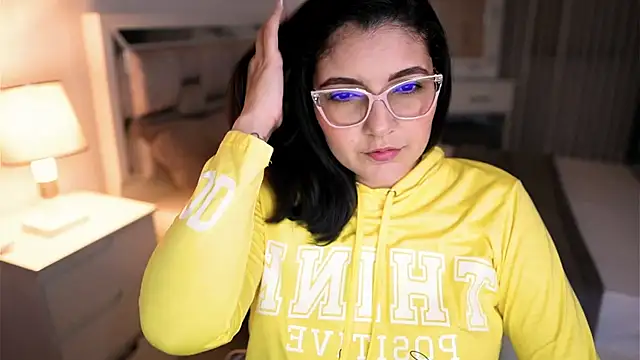 Snapshot of Camilaa_bueno chatting on October 2025 11:33:01 PM Camilaa bueno online show from October 2025 11:33:01 PM