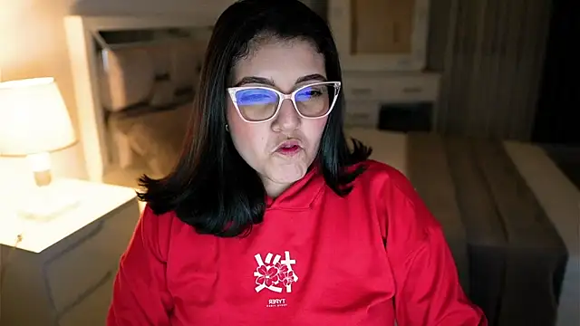 Snapshot of Camilaa_bueno chatting on October 2025 12:52:01 AM Camilaa bueno online show from October 2025 12:52:01 AM