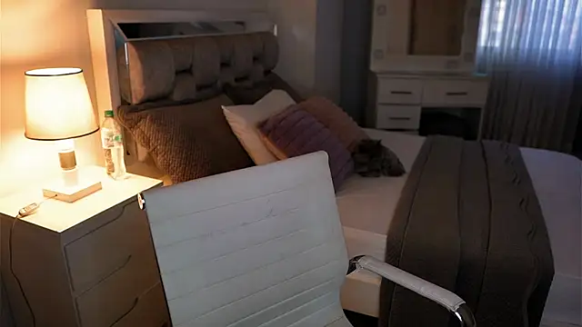 Snapshot of Camilaa_bueno chatting on October 2025 10:21:01 PM Camilaa bueno online show from October 2025 10:21:01 PM