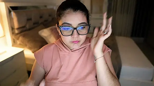 Snapshot of Camilaa_bueno chatting on October 2025 12:33:02 AM Camilaa bueno online show from October 2025 12:33:02 AM