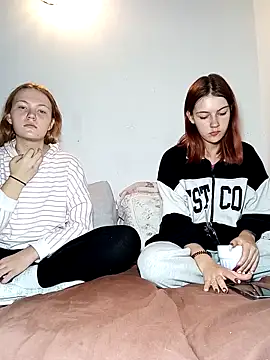 Snapshot of ella_grays chatting on October 2025 03:54:01 PM ella grays online show from October 2025 03:54:01 PM