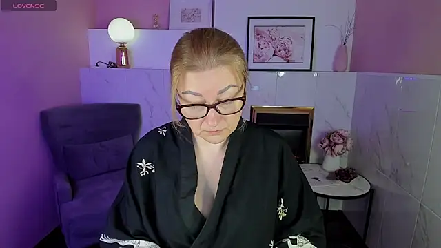 AlexandraKind online show from January 2025 01:31:01 PM