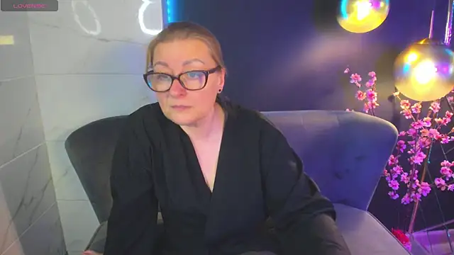 AlexandraKind online show from January 2025 01:41:02 PM