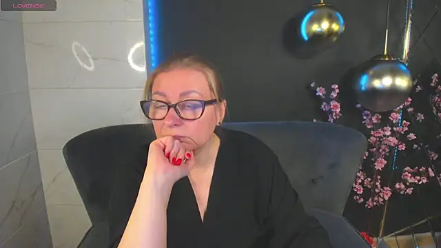 AlexandraKind online show from January 2025 01:48:01 PM