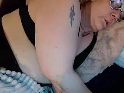 housewife shantie online show from February 2025 07:33:01 PM