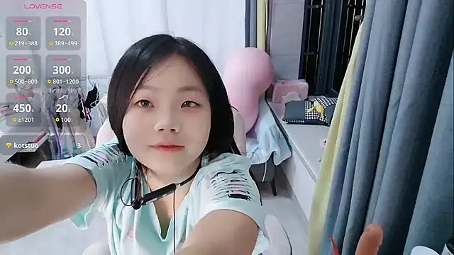 Snapshot of Lena-yyds chatting on October 2025 05:21:02 PM Lena-yyds online show from October 2025 05:21:02 PM