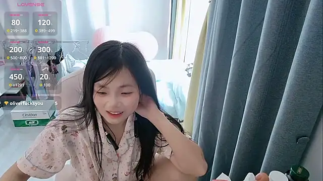 Snapshot of Lena-yyds chatting on October 2025 04:33:01 AM Lena-yyds online show from October 2025 04:33:01 AM