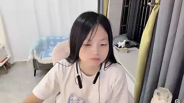 Snapshot of Lena-yyds chatting on October 2025 04:08:02 PM Lena-yyds online show from October 2025 04:08:02 PM