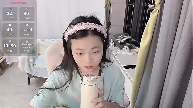 Snapshot of Lena-yyds chatting on November 2025 07:01:02 PM Lena-yyds online show from November 2025 07:01:02 PM