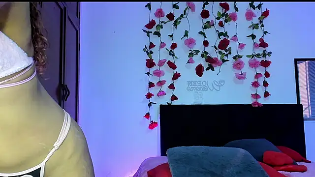 AlanaParker6  online show from December 2024 01:17:01 PM