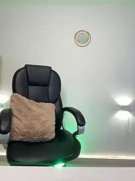 Snapshot of leylaclintonxx chatting on December 2024 07:32:02 PM leylaclintonxx online show from December 2024 07:32:02 PM