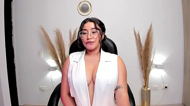 Snapshot of leylaclintonxx chatting on December 2024 10:36:02 PM leylaclintonxx online show from December 2024 10:36:02 PM