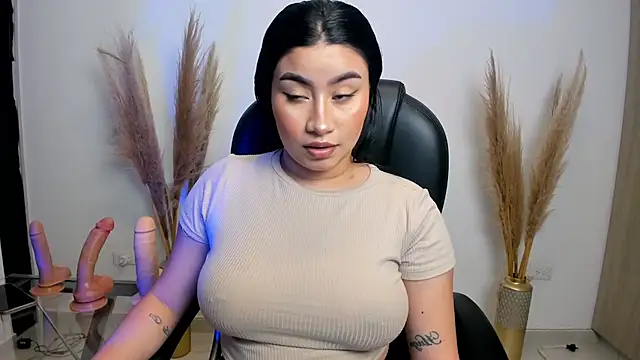 Snapshot of leylaclintonxx chatting on January 2025 06:38:01 AM leylaclintonxx online show from January 2025 06:38:01 AM