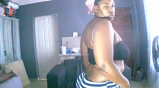 curvyloneah75 online show from December 2024 06:04:02 AM