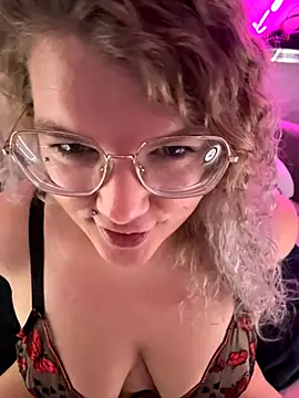 Snapshot of CurvyAnonymousGirl89 chatting on November 2025 09:09:01 AM CurvyAnonymousGirl89 online show from November 2025 09:09:01 AM