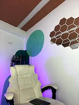 Snapshot of LollaByer chatting on October 2025 10:08:02 PM LollaByer online show from October 2025 10:08:02 PM