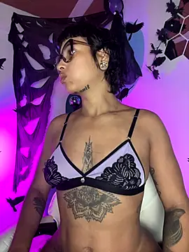 Snapshot of LollaByer chatting on October 2025 09:59:02 PM LollaByer online show from October 2025 09:59:02 PM