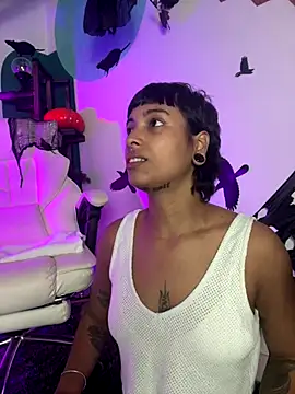 Snapshot of LollaByer chatting on October 2025 10:32:02 PM LollaByer online show from October 2025 10:32:02 PM